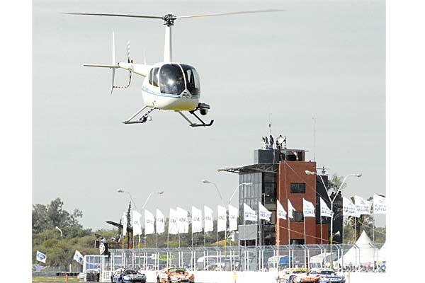 SOBREVUELO Un helicóptero voló por encima del circuito con la c�mara de la transmisión oficial 