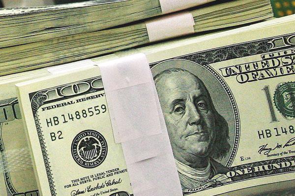 El blue imparable- saltoacute veinticinco centavos y se alejoacute del oficial