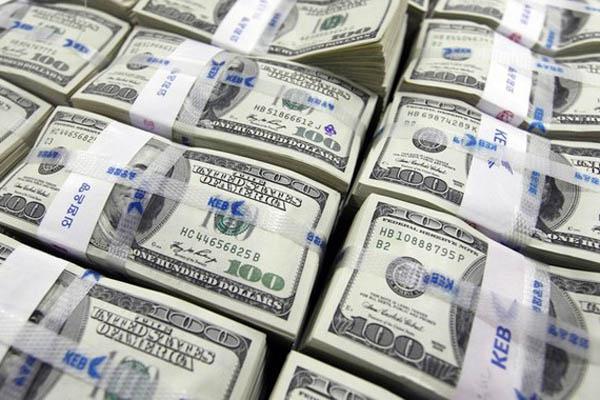 El doacutelar paralelo cerroacute alcanzoacute los  605 y abrioacute una brecha superior al 30-en-porciento- con el que opera el mercado oficial  