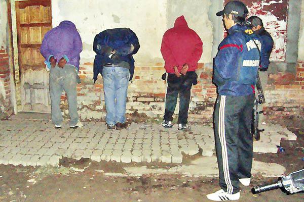 Desbaratan banda narco con enorme cantidad de cocaiacutena y marihuana