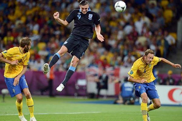 En un intenso partido Inglaterra ganoacute a Suecia y lo dejoacute afuera