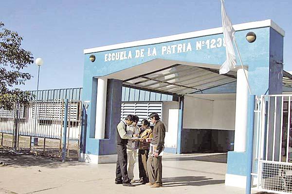 ESCUELA DE LA PATRIA Donada por el general se levanta en Loreto