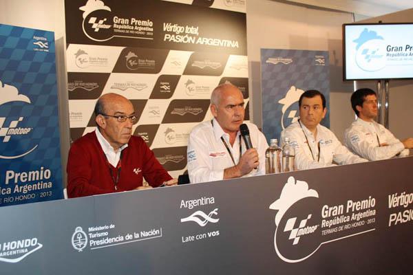 CONFERENCIA El CEO de Dorna Carmelo Ezpeleta el ministro Enrique Meyer el gobernador Zamora y el promotor Orly Terranova presentaron oficialmente la competencia de motociclismo que se desarrollar en 2013 2014 y 2015
