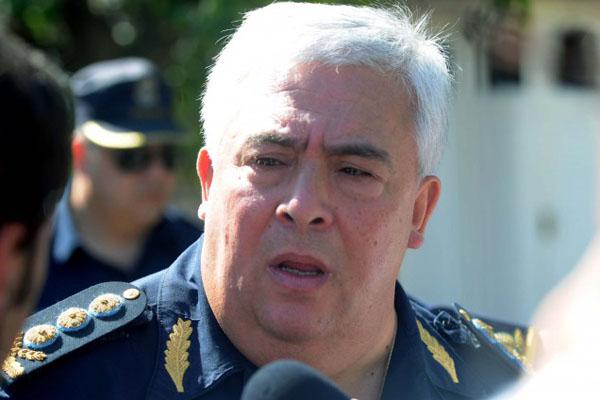 El jefe de la Bonaerense prometioacute seguridad a vecinos de Cantildeuelas