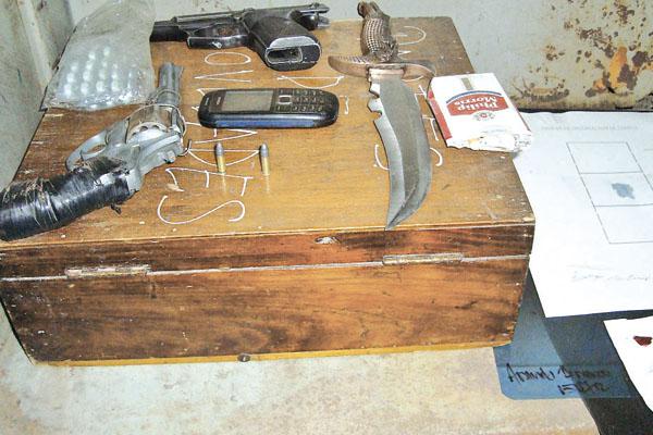 SECUESTROS Ayer la policía incautó a Petete Aranda varias armas de fuego y cocaína