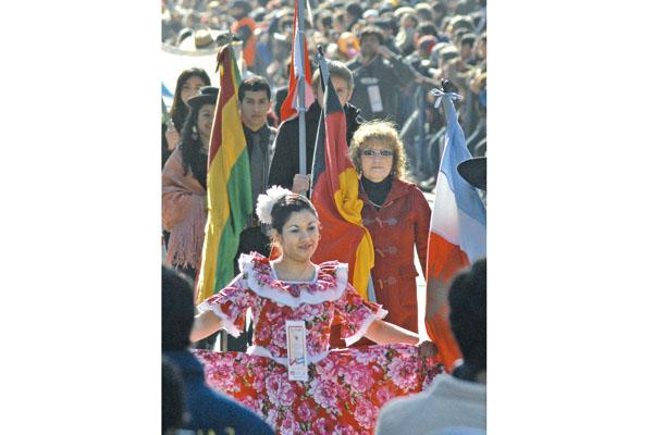 Las entidades civiles le pusieron color a los festejos en el diacutea de la Madre de Ciudades