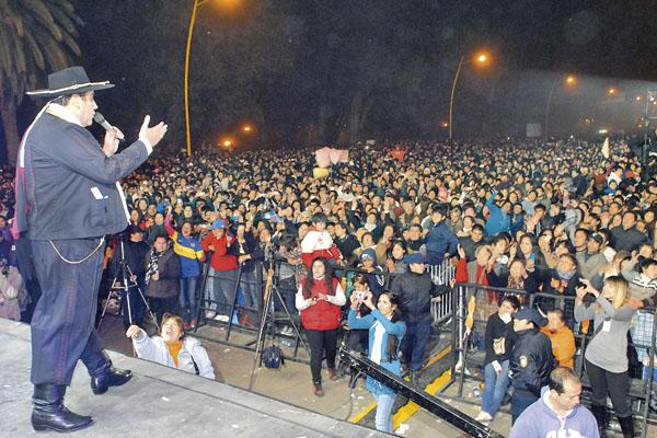 La gente desbordoacute el  parque Aguirre en el  cierre de los festejos