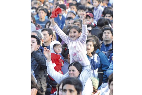 La gente desbordoacute el  parque Aguirre en el  cierre de los festejos