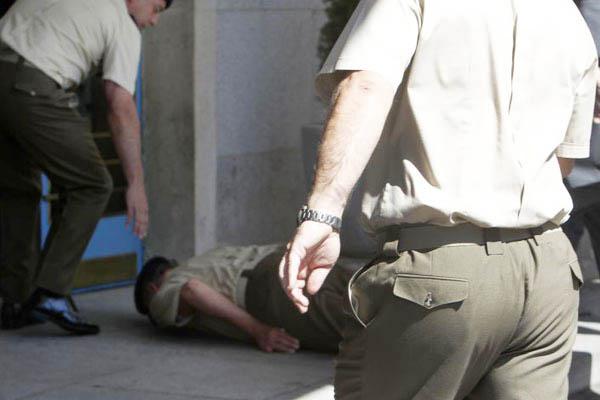 Aparatosa caiacuteda del rey Juan Carlos de Espantildea