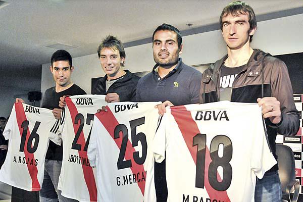 INCORPORACIONES Ariel Rojas Jonathan Bottinelli Gabriel Mercado y Marcelo Barovero fueron presentados y ya saben los n�meros que usar�n