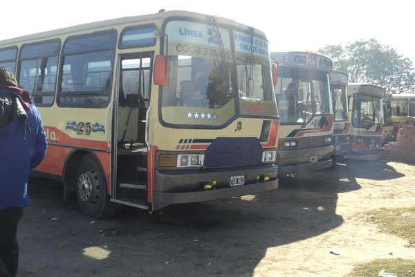 COMPROMISO También se comprometieron a mejorar las frecuencias reducir la velocidad en los barrios y no transitar por calles de tierra Los nuevos recorridos se cubrir�n desde la 0 de mañana