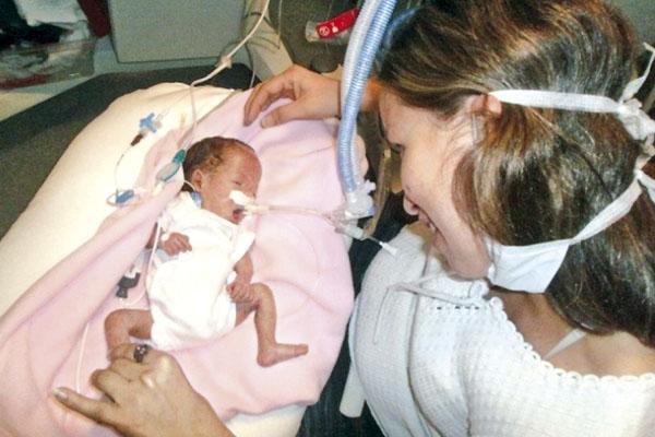 AFECTO Apenas llegada la bebé recibió la visita de muchos familiares