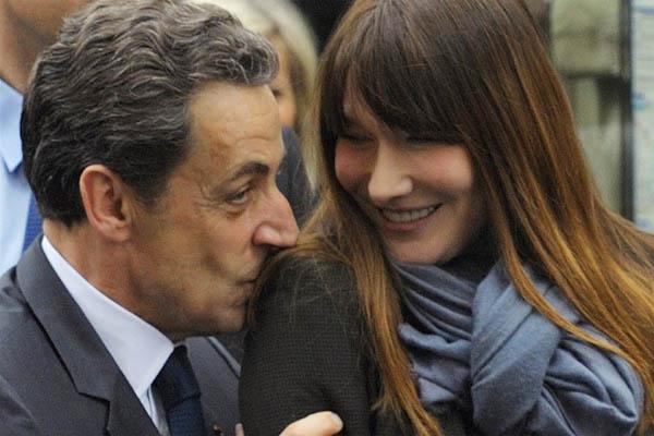 Sarkozy dejoacute la presidencia pero no las poleacutemicas