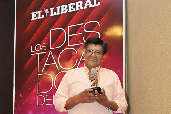 Indio Froilaacuten 50 antildeos de luthier