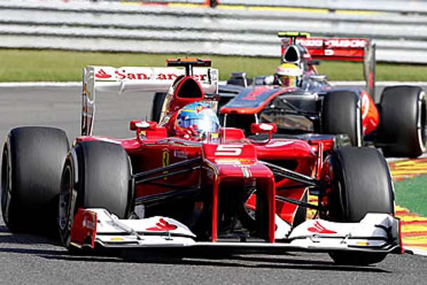 Relanzaron el GP de Beacutelgica tras espectacular choque que dejoacute afuera a Hamilton y a Alonso