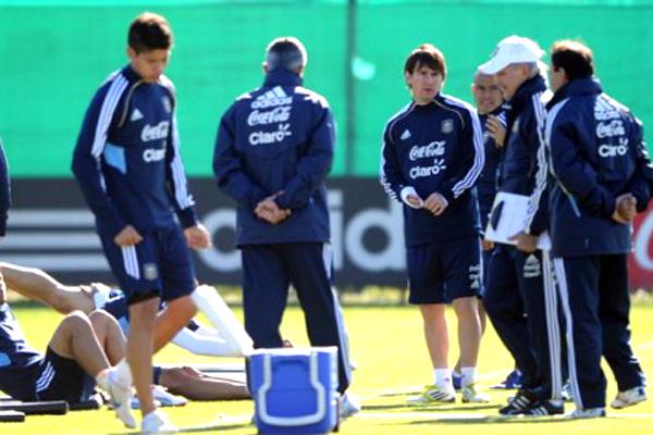 El teacutecnico Sabella se decidioacute por Campagnaro y Lavezzi para esta noche