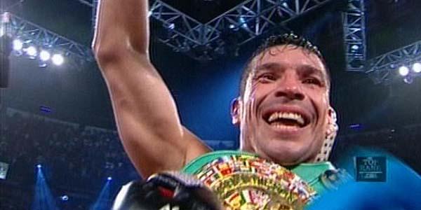 Maravilla Martiacutenez encontroacute la gloria ante el mexicano Julio Ceacutesar Chaacutevez Jr en Las Vegas