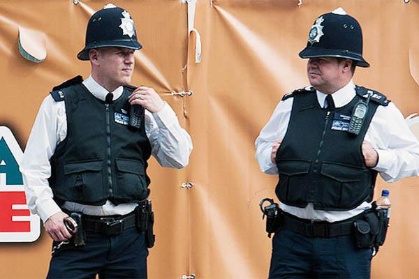 iquestPor queacute la policiacutea britaacutenica no porta armas