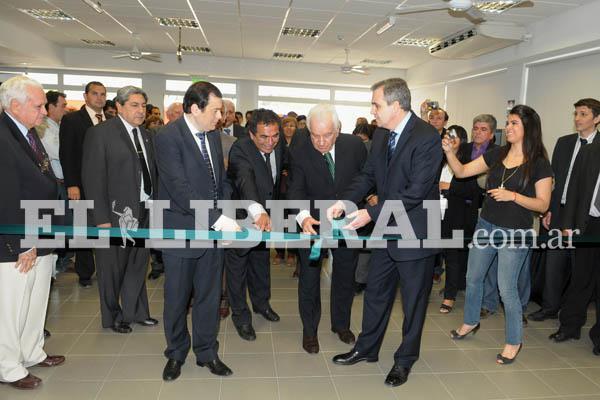 El gobernador Zamora inauguroacute la sucursal Los Telares del Banco Santiago del Estero
