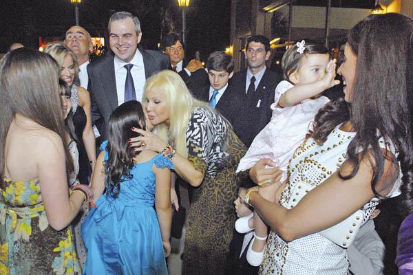 Susana alaboacute el buen gusto del Amerian Carlos V- Esto es Miami