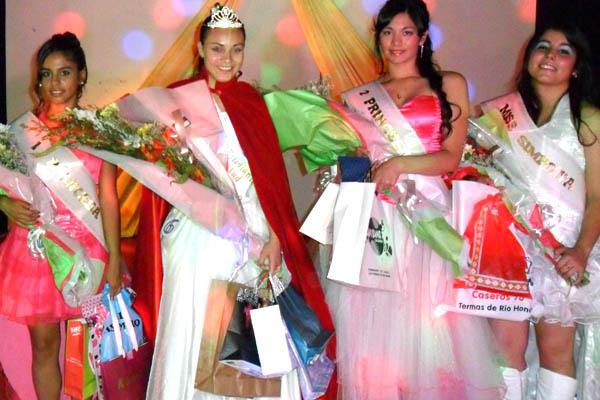 DEFINICIÓN Los miembros del jurado tuvieron una difícil tarea para elegir a la nueva reina de la ciudad y a sus princesas