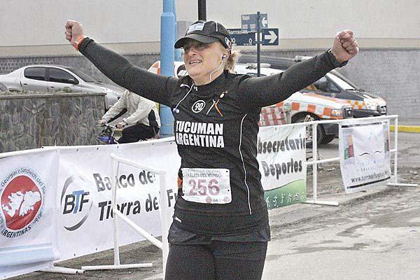 TRABAJO María de los Ángeles viene recorriendo muchas provincias a través del atletismo buscando apoyo