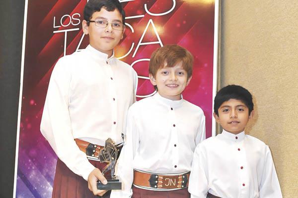 Hermanitos Nuacutentildeez debuacutet internacional