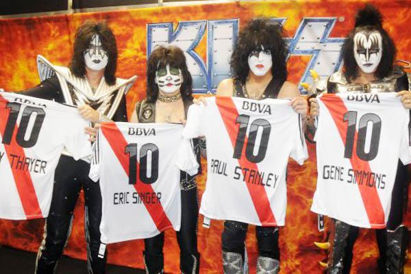 Kiss hizo vibrar al estadio de River Plate con una verdadera fiesta 