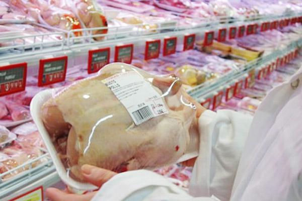 Los argentinos consumen maacutes pollo que carne