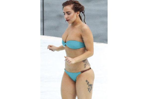 Lady Gaga disfrutoacute de Riacuteo con un biquini