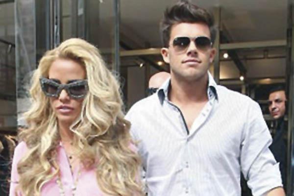 Katie Price le contestoacute al ex bantildeero de Marley