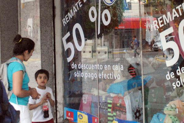 Para levantar el consumo ofrecen rebajas de hasta el 50-en-porciento- o pagar en 2013