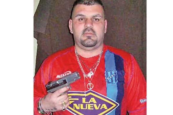 El hincha Richard Pavone fue detenido por la policiacutea