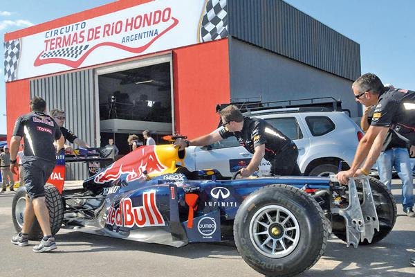 El F1 de Red Bull continuacutea causando asombro en Las Termas de Rio Hondo