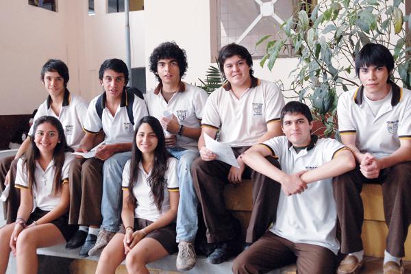 EGRESADOS DE 5� B DE LA MODALIDAD CIENCIAS SOCIALES