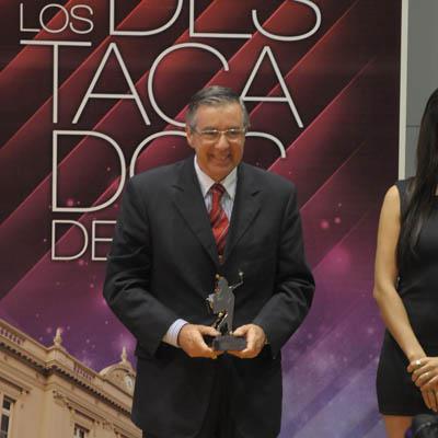 Miraacute a los ganadores con su premio en nuestro aacutelbum de fotos en FACEBOOK