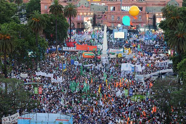 Demandamos mayor democratizacioacuten en los tres poderes del Estado dijo Cristina