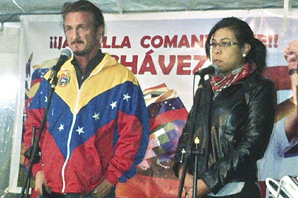 Sean Penn participoacute en una vigilia por la salud de Chaacutevez