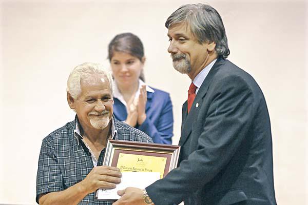 MARIO MARTÍNEZ se ubicó en el tercer puesto y recibió 20 mil por su obra