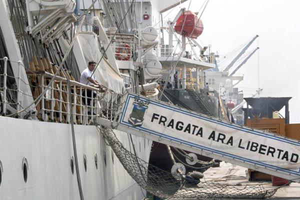 Luego de 74 diacuteas ordenaron liberar a la Fragata Libertad y vuelve a Buenos Aires