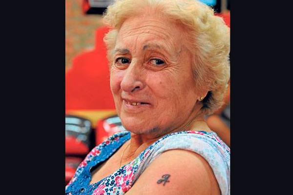 Ellas tienen maacutes de 60 antildeos y se animaron a tatuarse