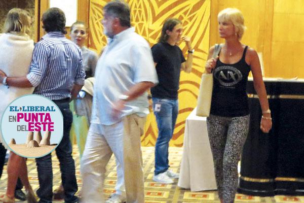 PASEO Rocchia Ferro y Catalina Lonac en busca de actividades de esparcimiento en el lujoso hotel Conrad en Punta del Este