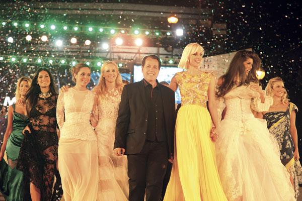 El Mar del Plata Moda Show 2013  brilloacute en Playa Grande y tambieacuten  con disentildeos de una santiaguentildea