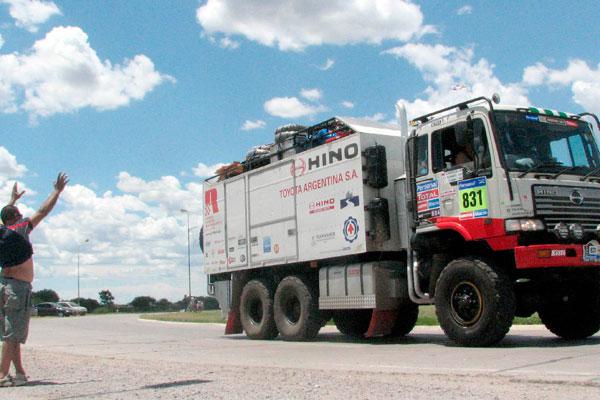 ATRAPANTE El Dakar 2013 es una de las competencias deportivas ms extrema del planeta y los santiagueños también quieren ser testigo de la emoción