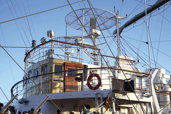 PUENTE DE COMANDO DE LA FRAGATA En nutica el puente es el lugar del barco desde donde se gobierna la nave y desde la cual puede el oficial de guardia comunicar sus órdenes a los diferentes puntos del buque