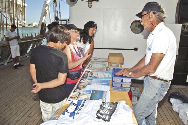 OPORTUNIDAD Durante estos días los turistas que visiten la nave podrn también adquirir recuerdos de las travesías