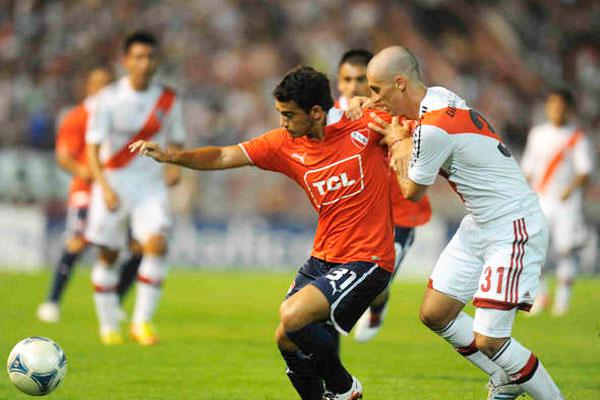 Funes Mori le dioacute el triunfo a River ante Independiente