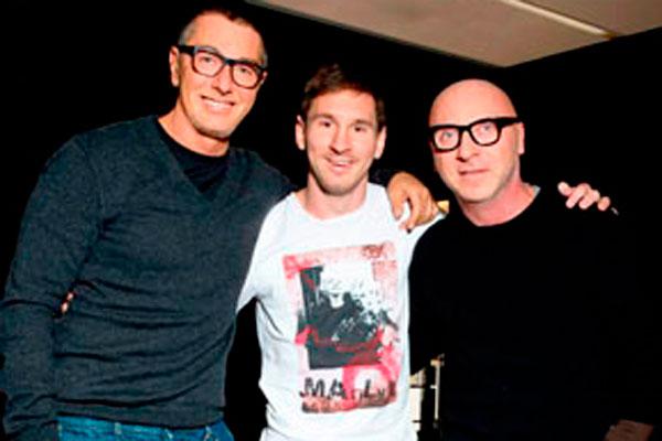 Lionel Messi visitoacute Dolce  Gabbana y agradecioacute a los disentildeadores por el traje