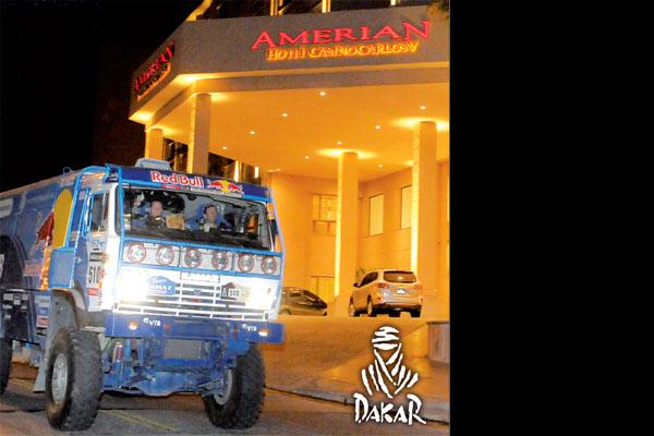 El Rally Dakar pasoacute con los camiones por Santiago y todo fue una fiesta