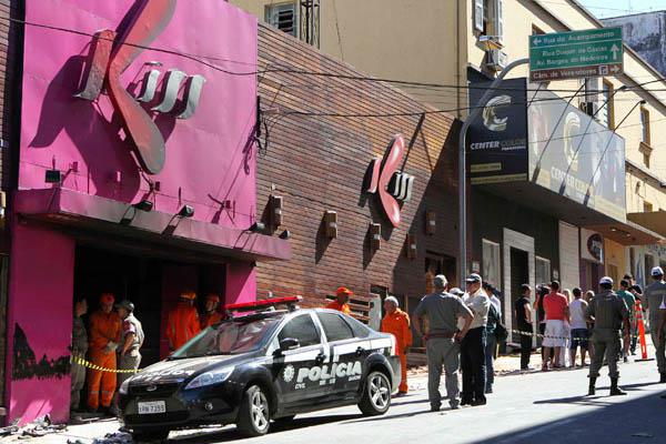 Brasil- caacutercel para dos muacutesicos y el duentildeo del club por el incendio
